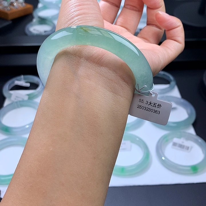 未镶嵌手镯翡翠冰绿半山水