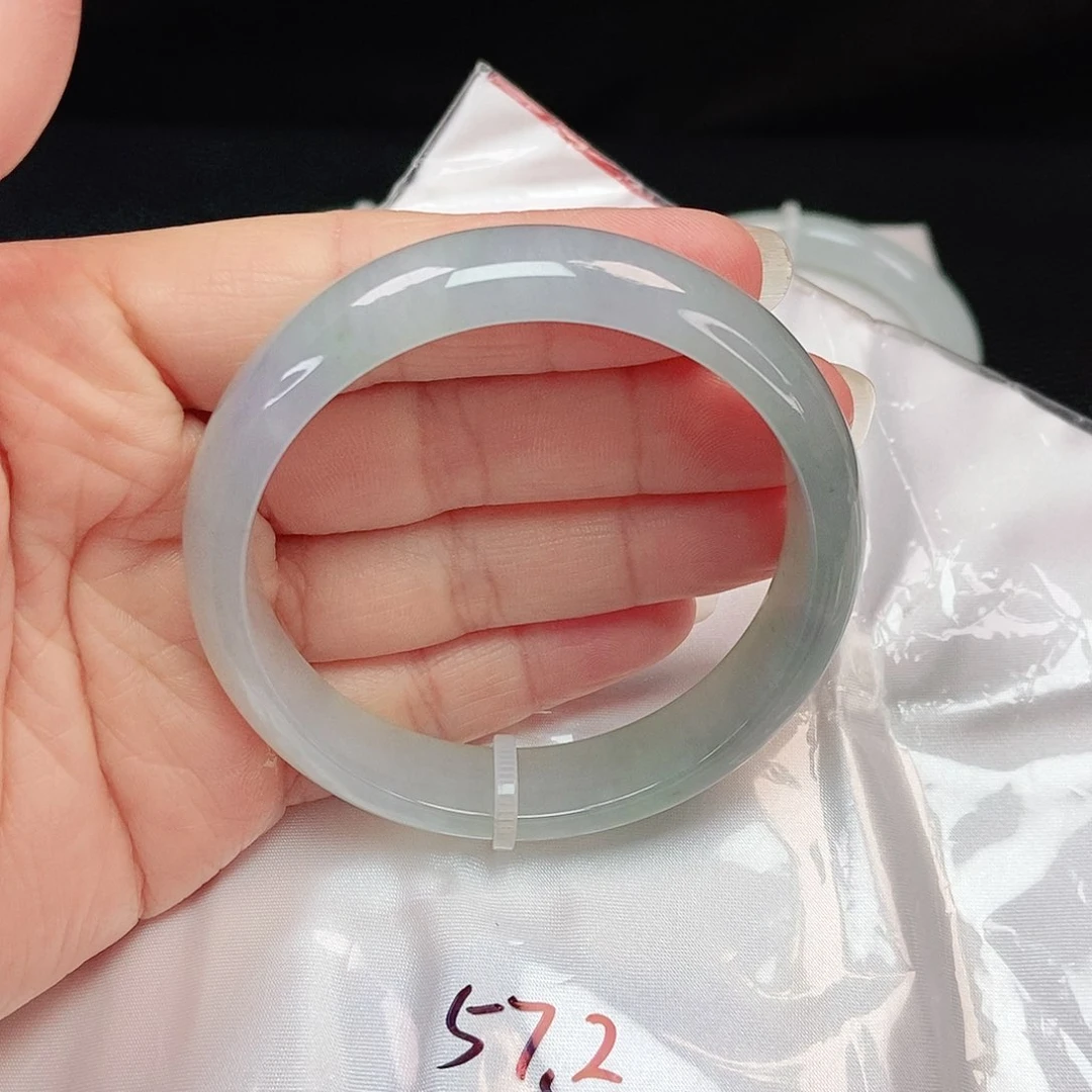 翡翠手镯未镶嵌正圈