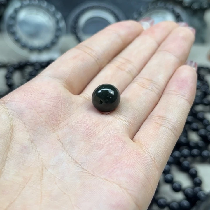 悠***诚和田玉未镶嵌手链补发两颗珠子