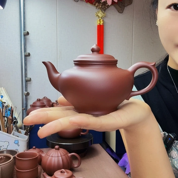 封***山茶壶紫砂笑樱微瑕处理，260毫升半手精工，底槽清