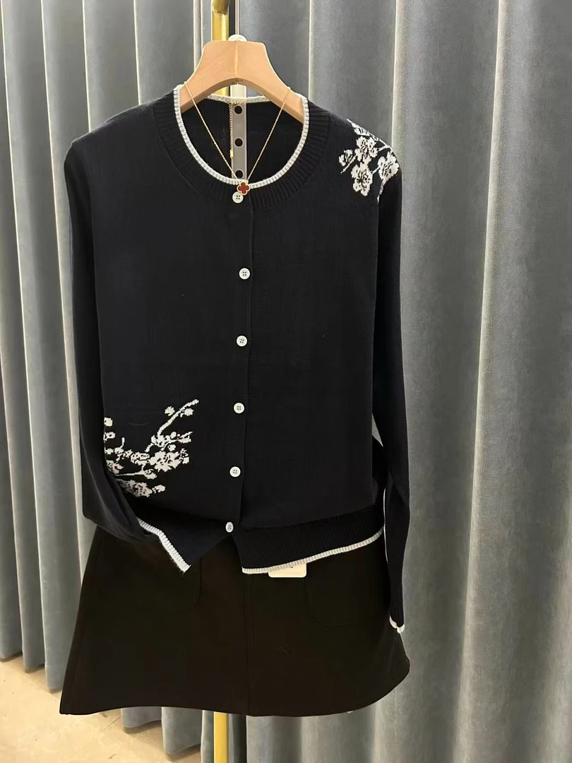 581【藏青 肩部梅花刺绣  开衫】高级气质针织女衫