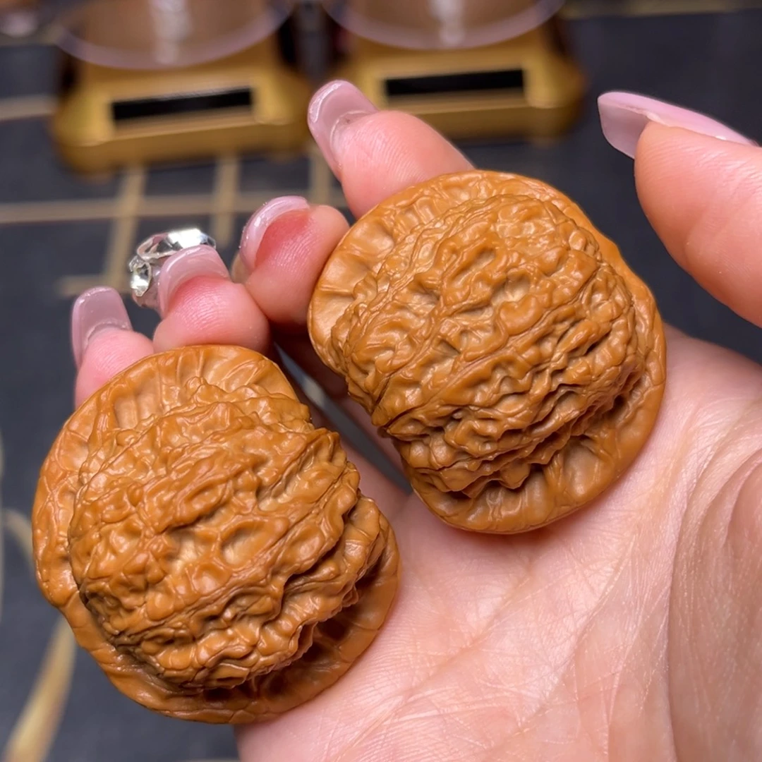 文玩核桃吊坠血麒麟42