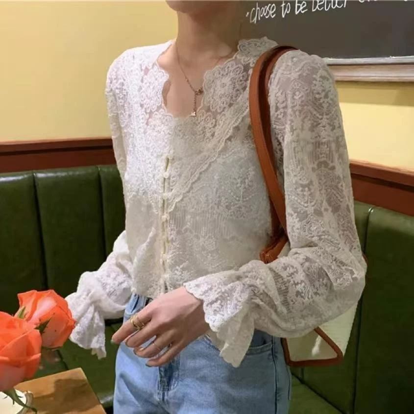 法式高级感刺绣蕾丝V领单排扣衬衣开衫气质洋气百搭镂空网纱上衣
