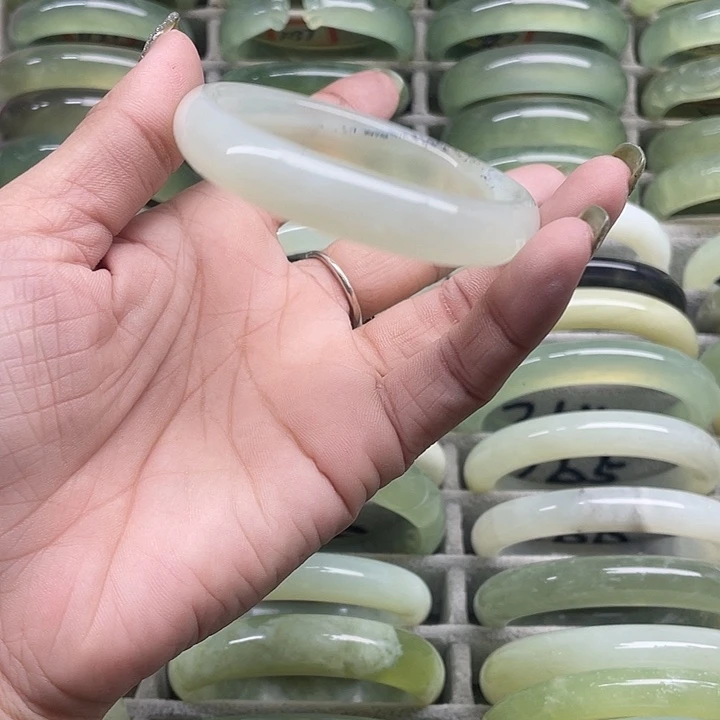 蛇纹石玉未镶嵌手镯247