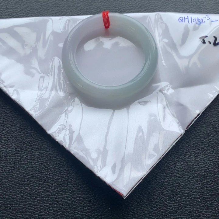 翡翠手镯未镶嵌翡翠手镯