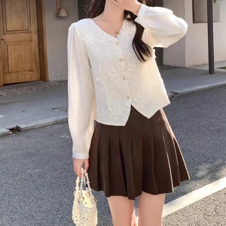 6628 V领立体花朵减龄白色上衣打底