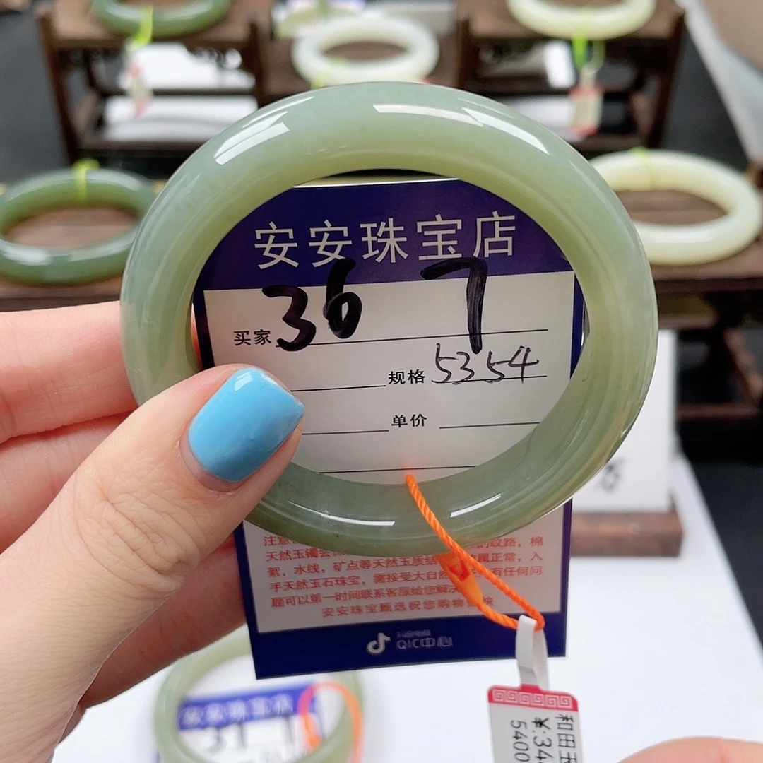 和田玉未镶嵌手镯