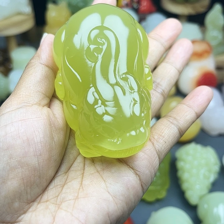 玉石雕刻品碧玺（处理）峰**下