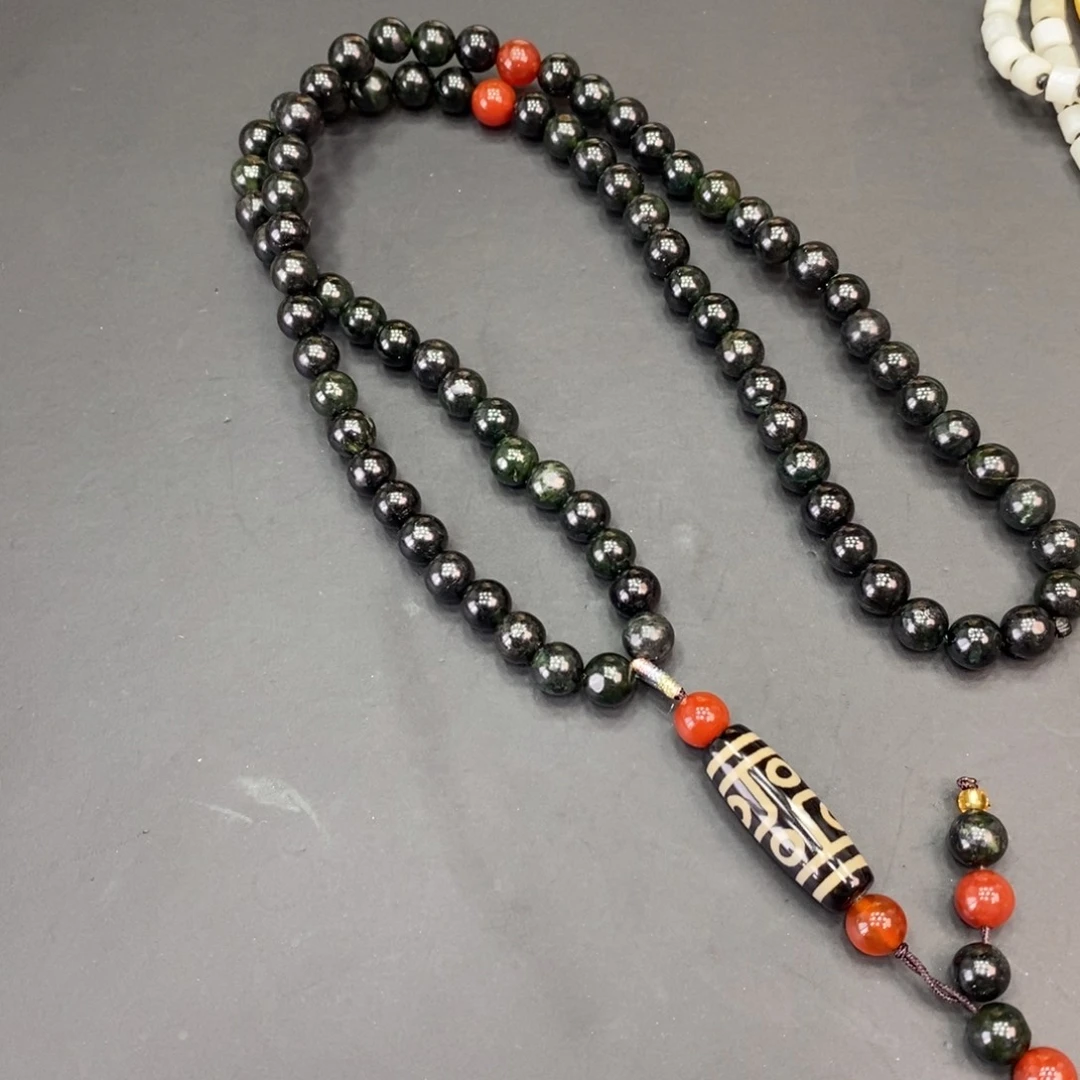 乐***兴蛇纹石玉未镶嵌吊坠