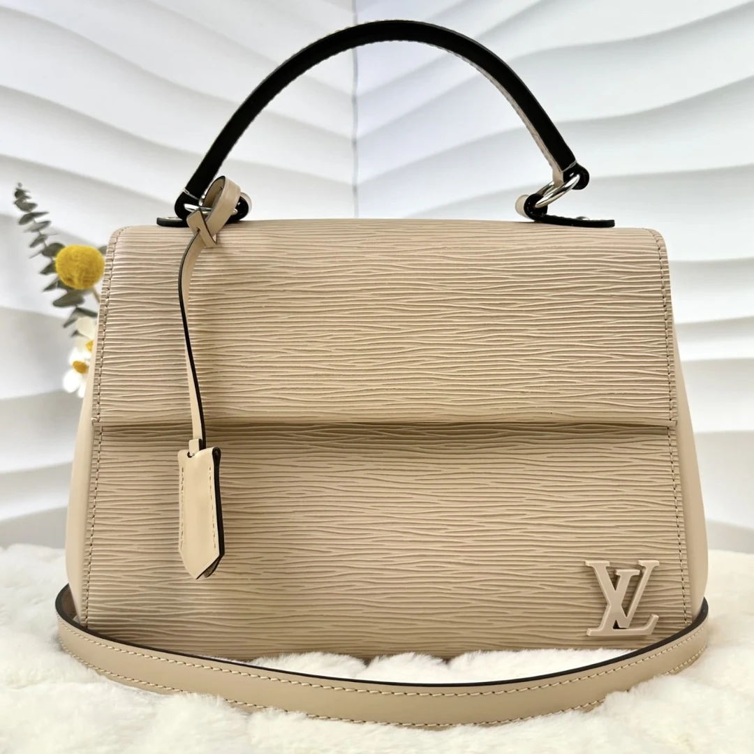 99新 LouisVuitton/路易威登  克鲁尼 中号 水波纹 燕麦奶茶色