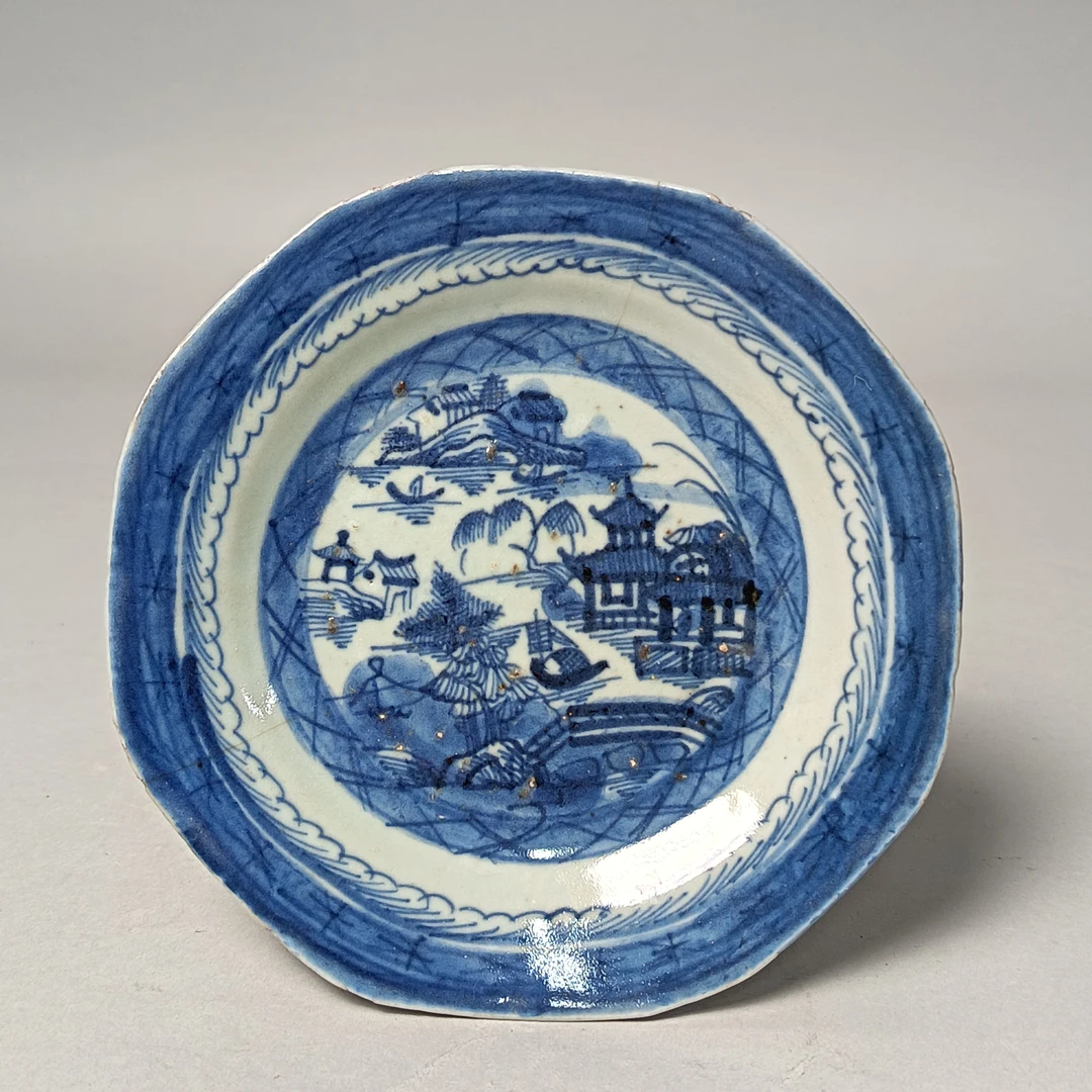 【010022602】清乾隆 青花亭台楼阁山水八方盘
