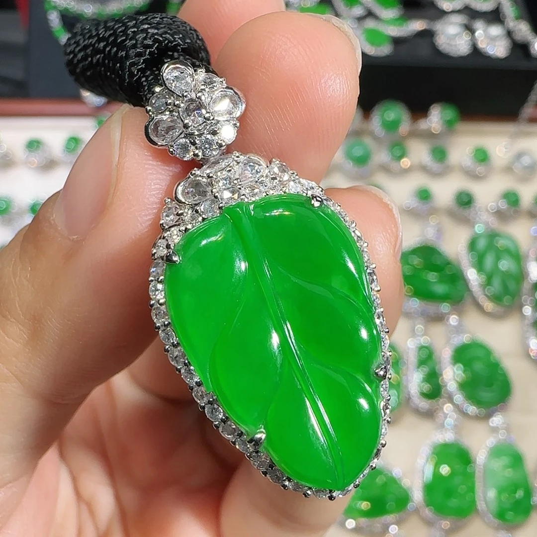 翡翠吊坠(不含链)18K金镶嵌