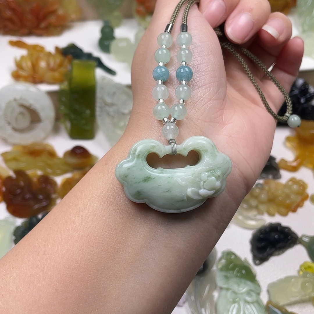 蛇纹石玉未镶嵌颈饰