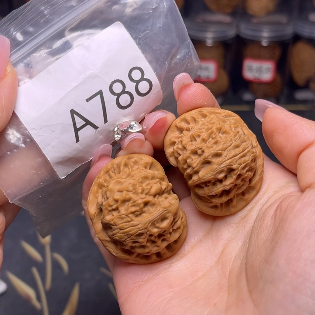 文玩核桃吊坠全品宫灯40.8