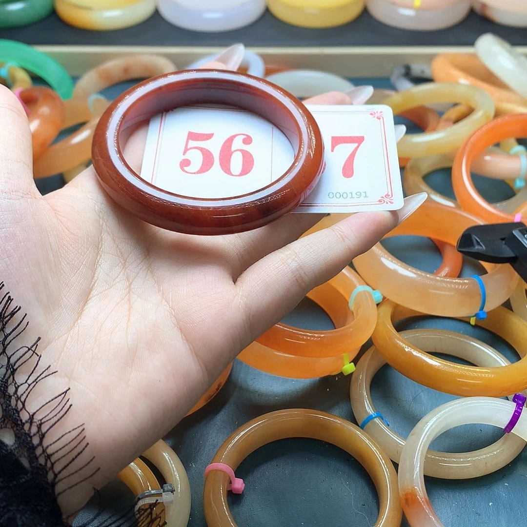 未镶嵌石英质玉（黄龙玉）手镯