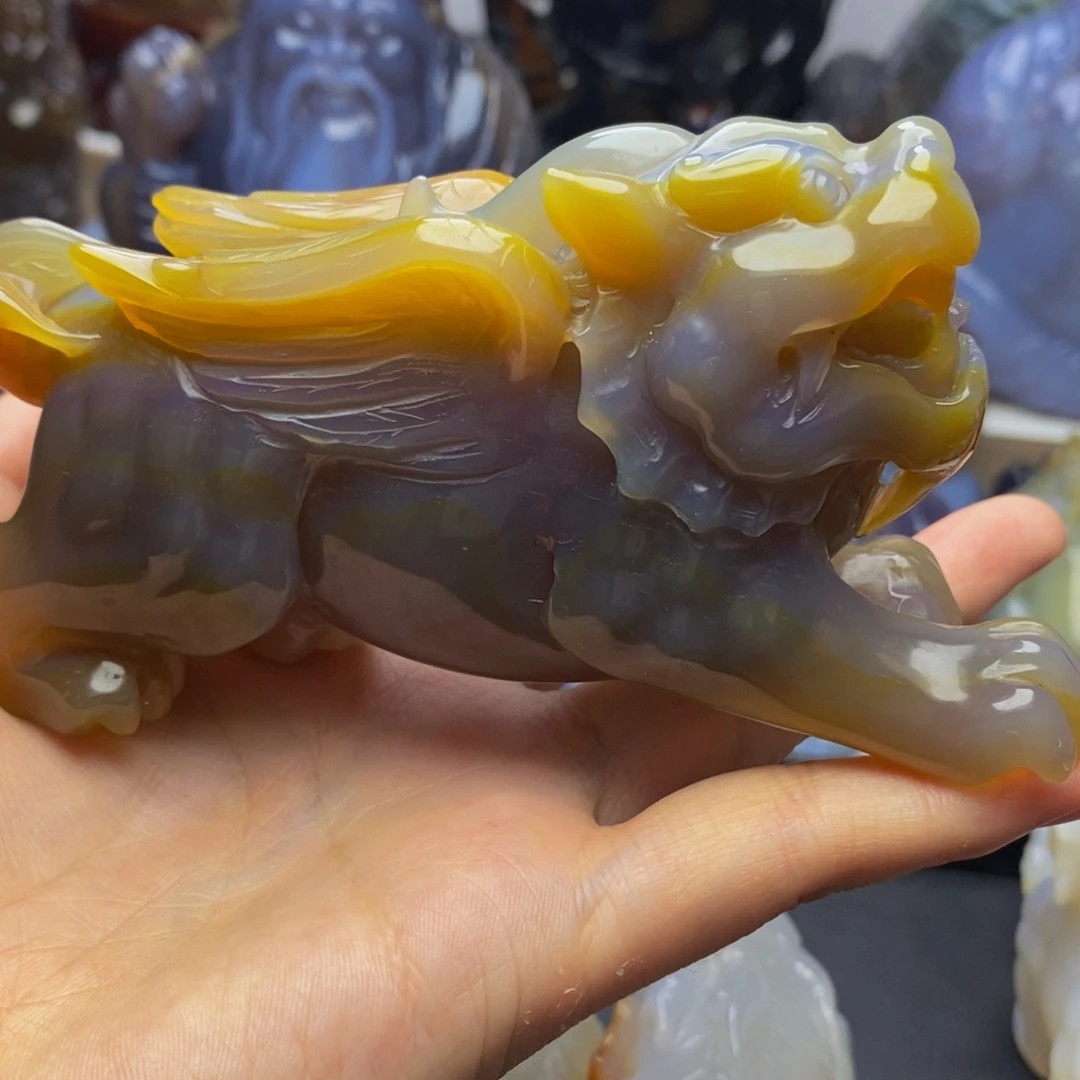 云***彩玛瑙/玉髓手把件未镶嵌