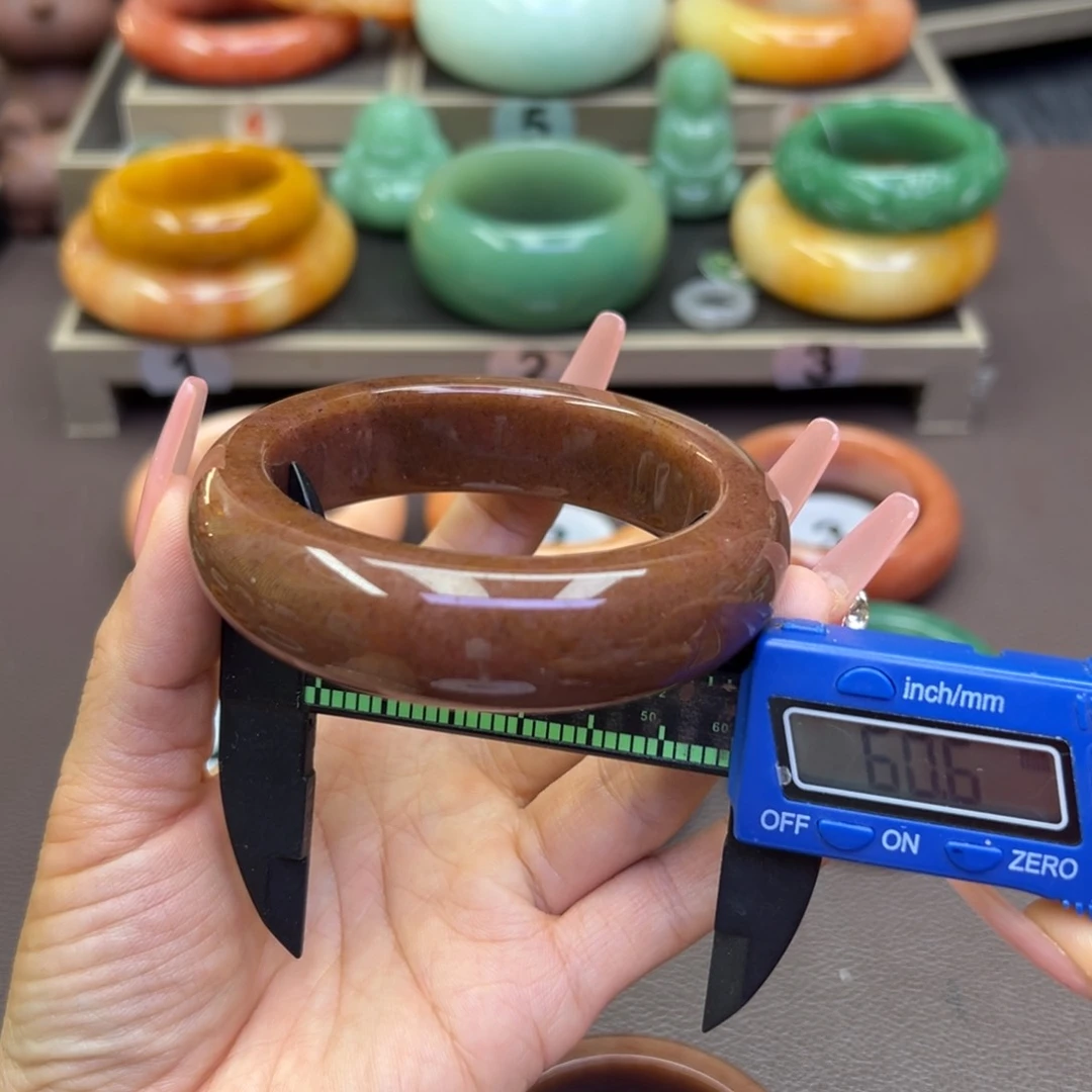 未镶嵌手镯石英岩玉