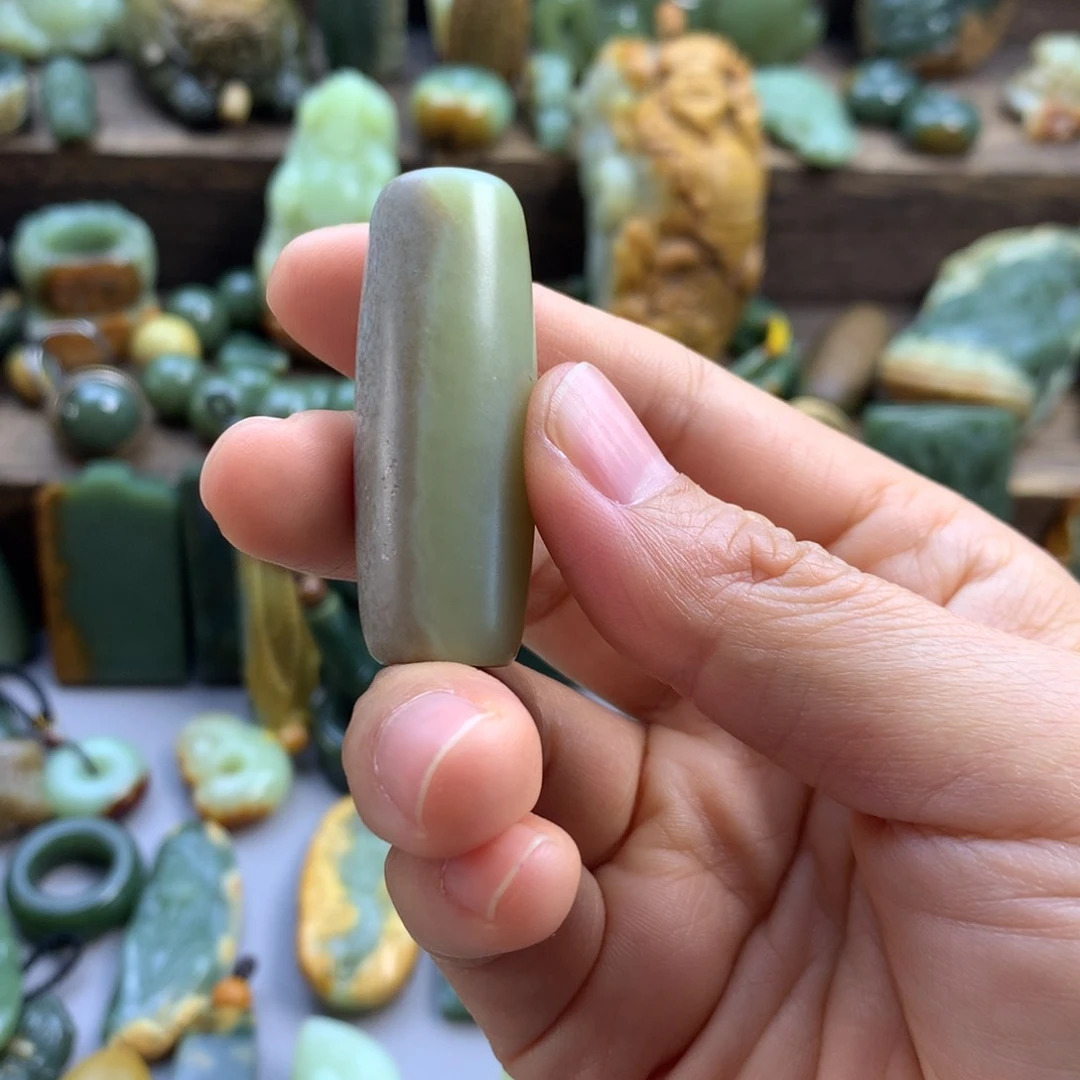 未镶嵌岫岩老玉（透闪石质玉）珠宝奇石阿*仔