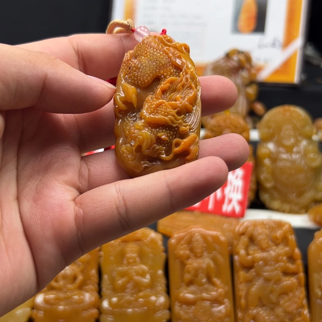未镶嵌石英质玉（黄龙玉）黄龙玉