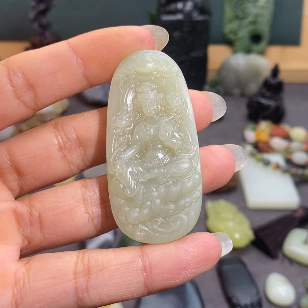 崔***依和田玉未镶嵌颈饰定制