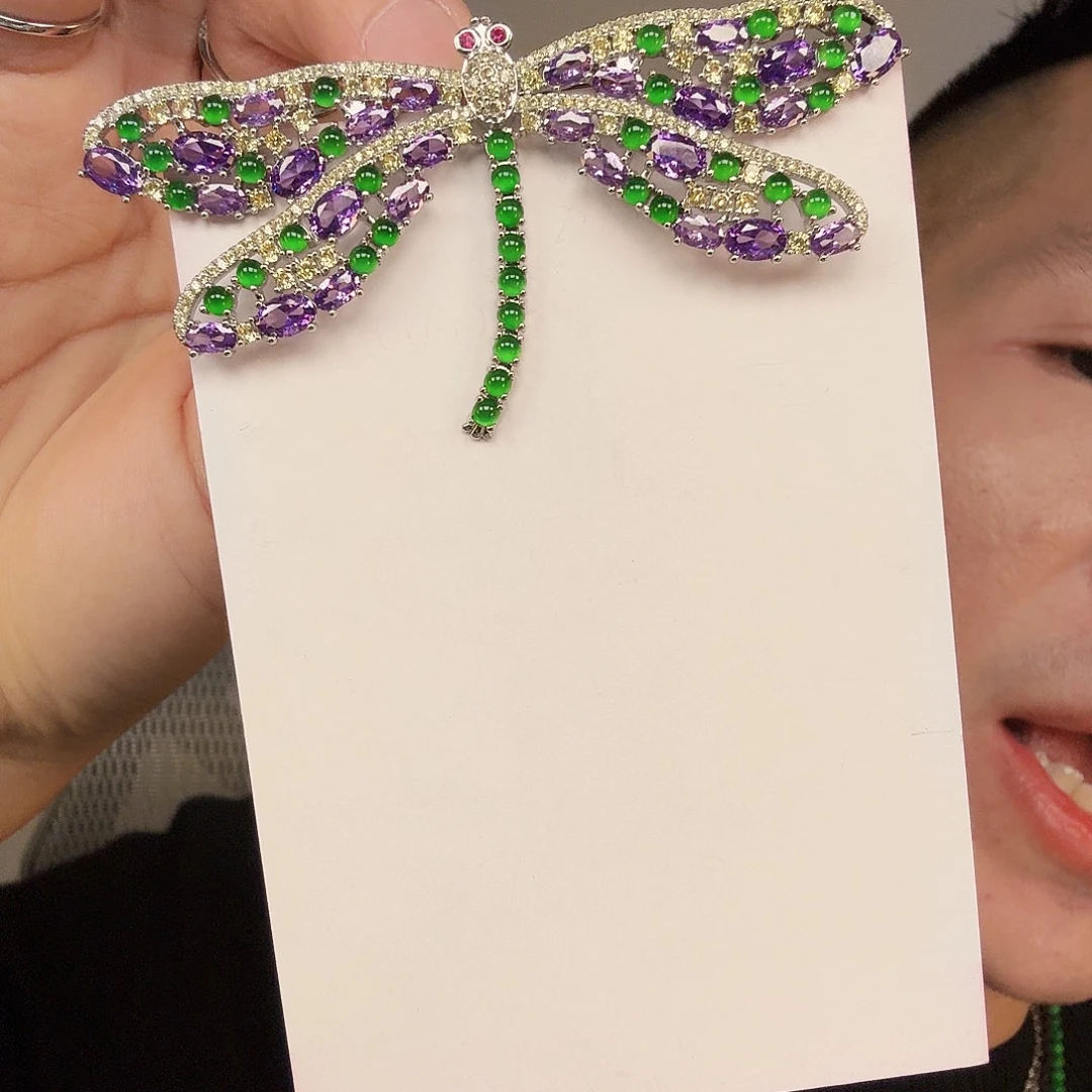 翡翠未镶嵌颈饰一件