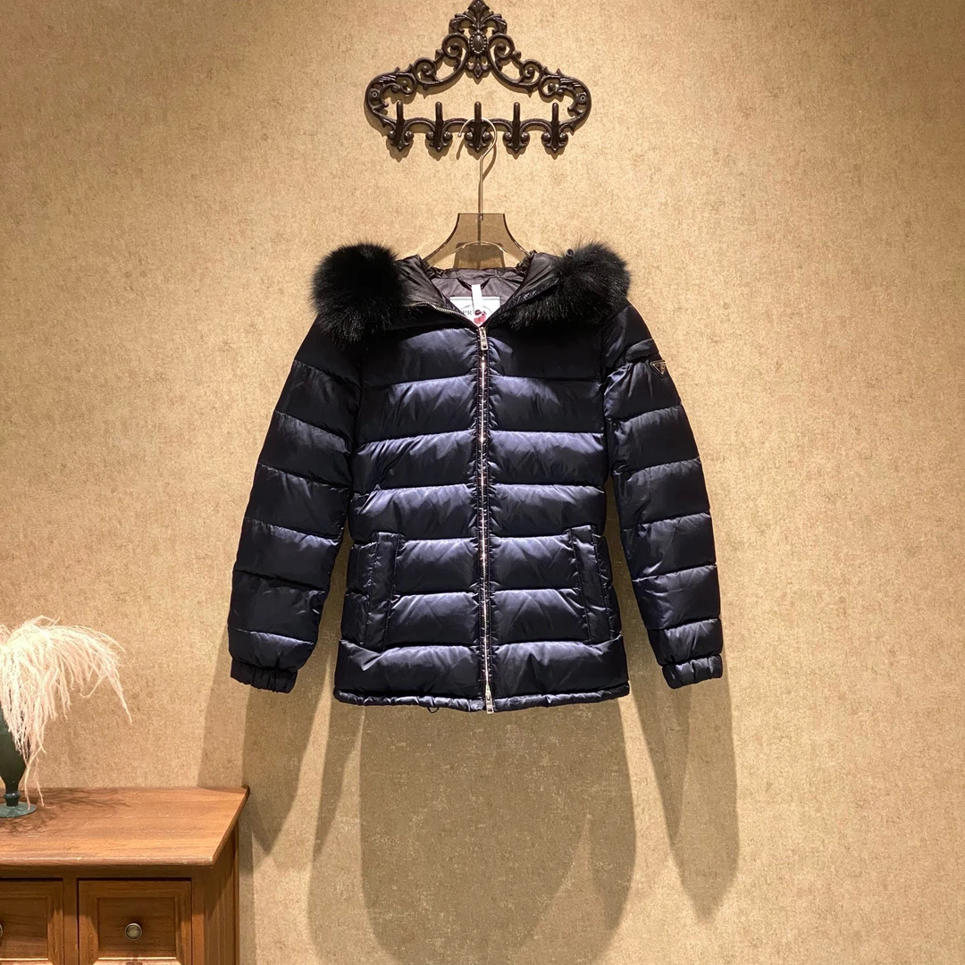 99新 Prada/普拉达 Prada 午夜蓝三角标毛领羽绒服/38码/35186