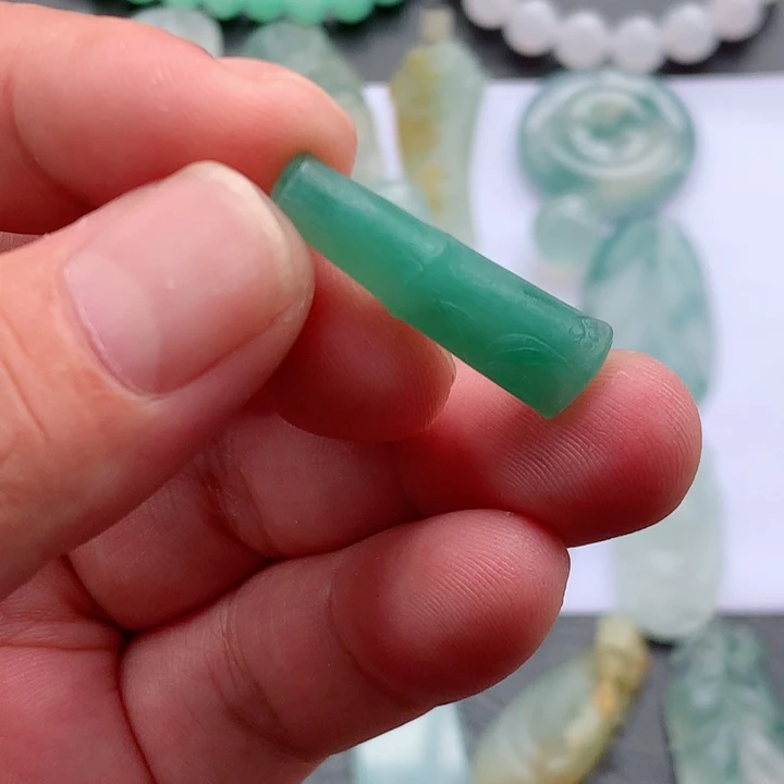 定制翡翠未镶嵌挂件