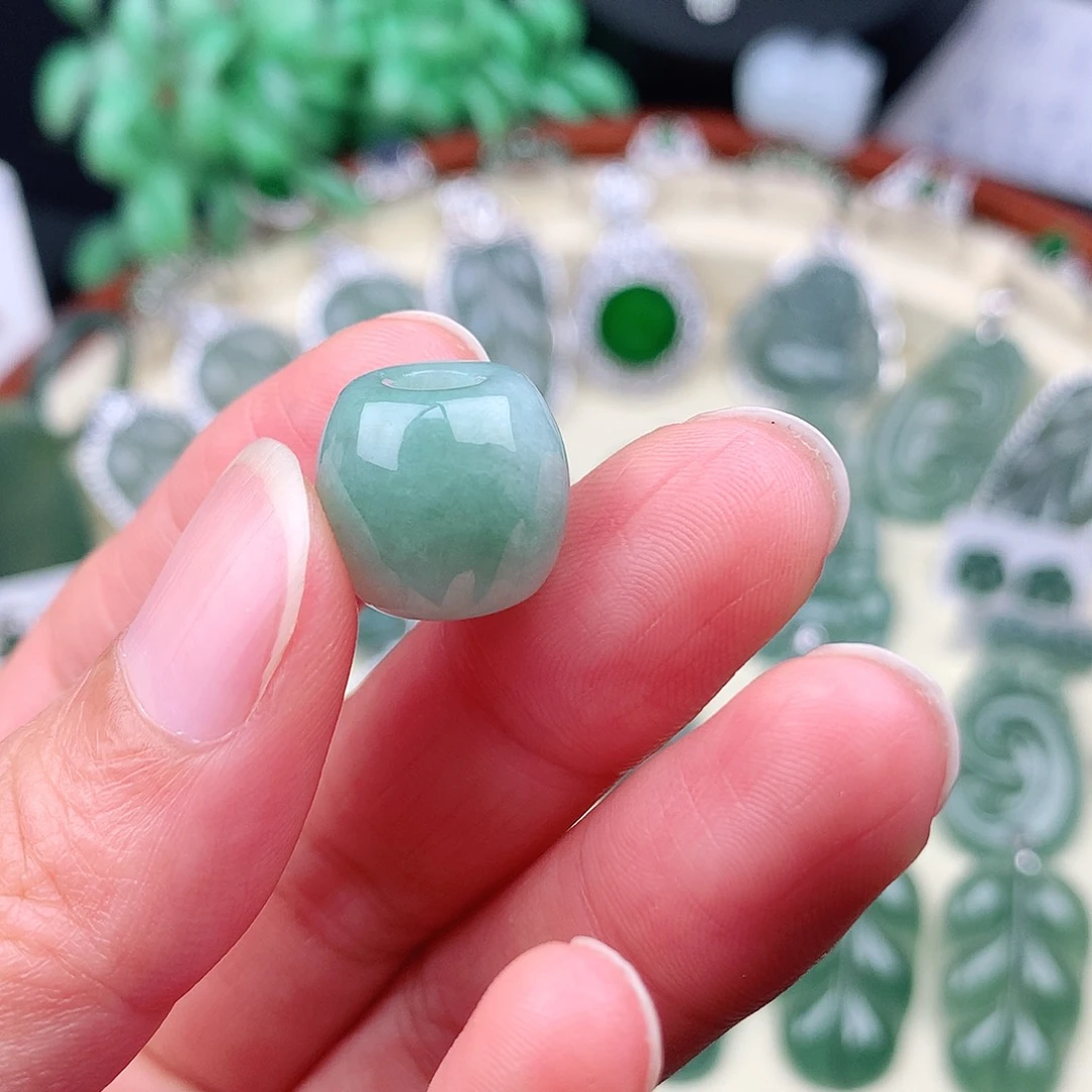 翡翠未镶嵌颈饰E****江吊坠
