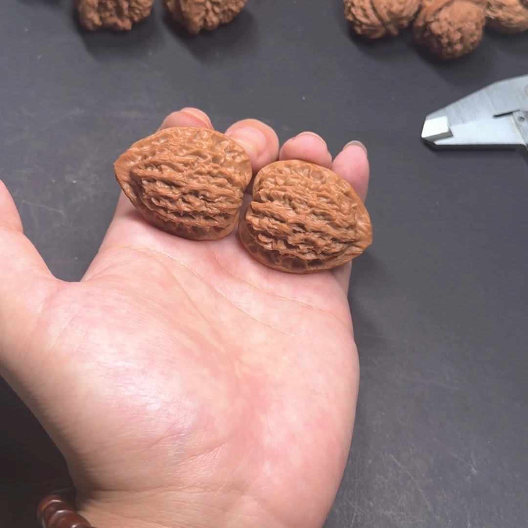 把件文玩核桃36鱼鳞纹鸡心全品