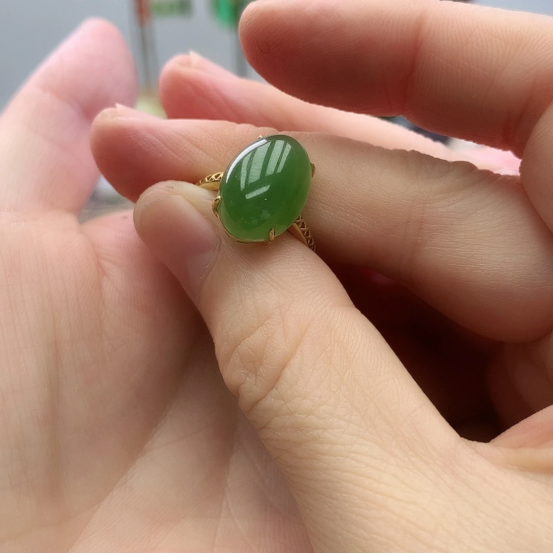 18K金镶嵌戒指和田玉（碧玉）