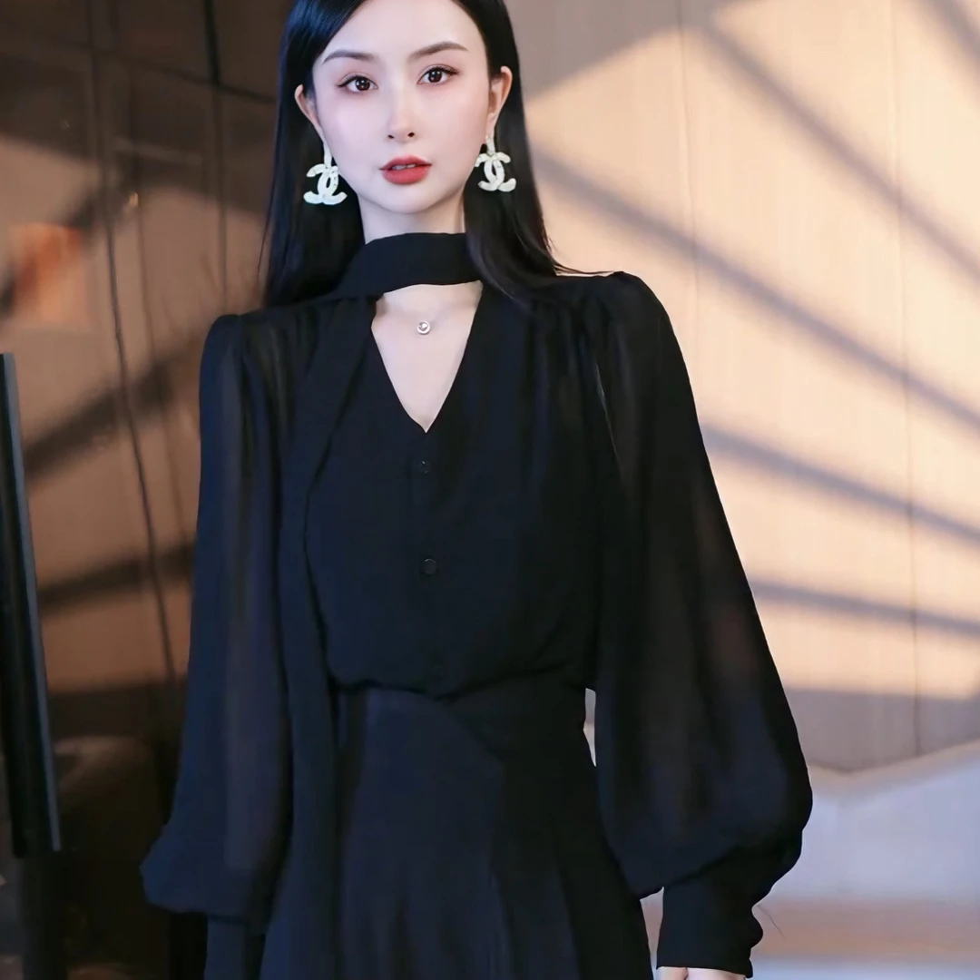 刘欣服饰2025新款秋装飘带V领显瘦气质网红减龄长袖洋气上衣9124