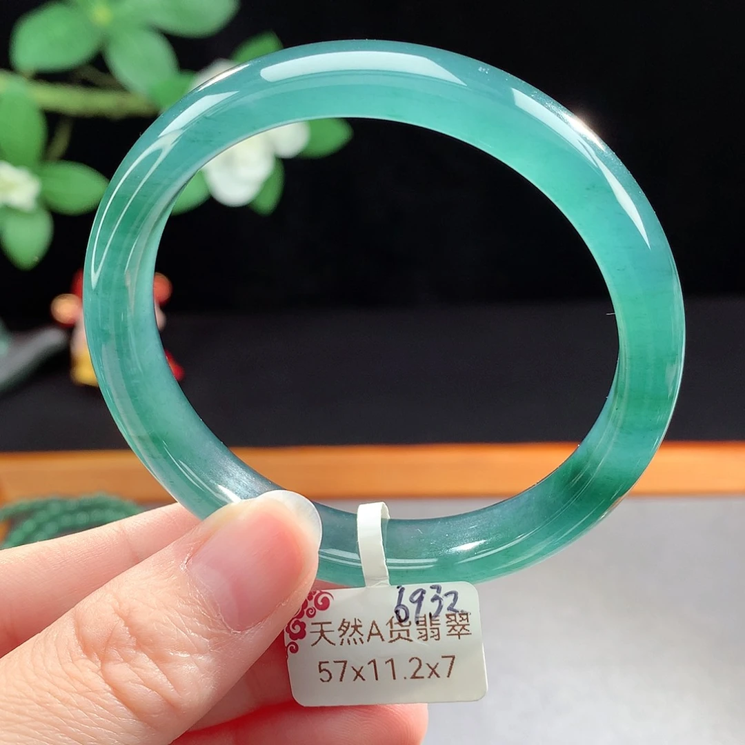 未镶嵌手镯（圆镯）翡翠