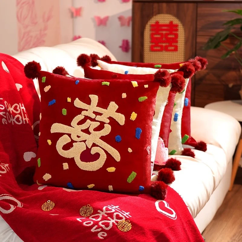 结婚喜字毛绒抱枕一对喜庆红色压床枕头婚房装饰刺绣喜枕婚庆用品