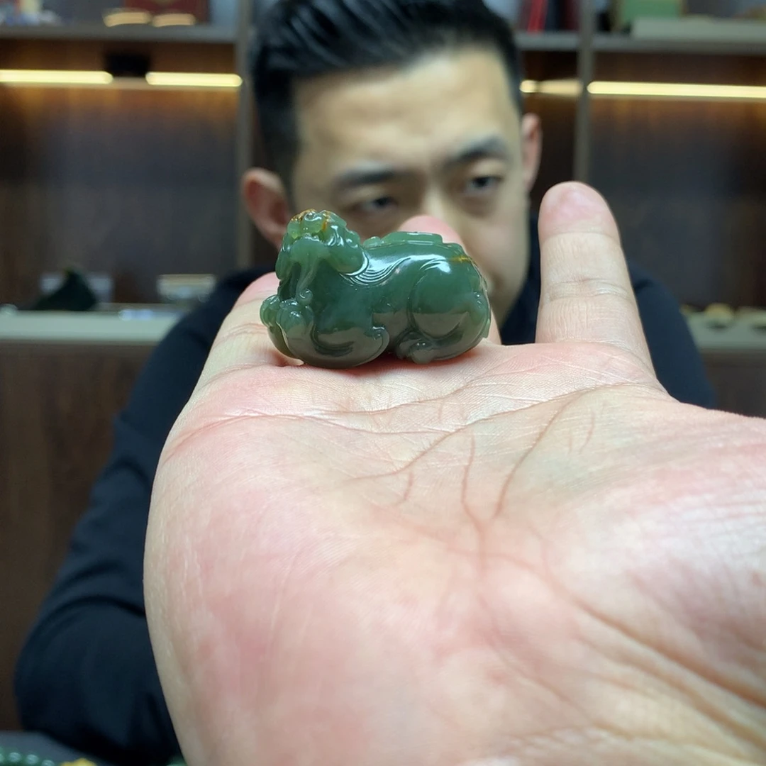 岫岩河磨玉（透闪石质玉）颈饰未镶嵌畅*怀