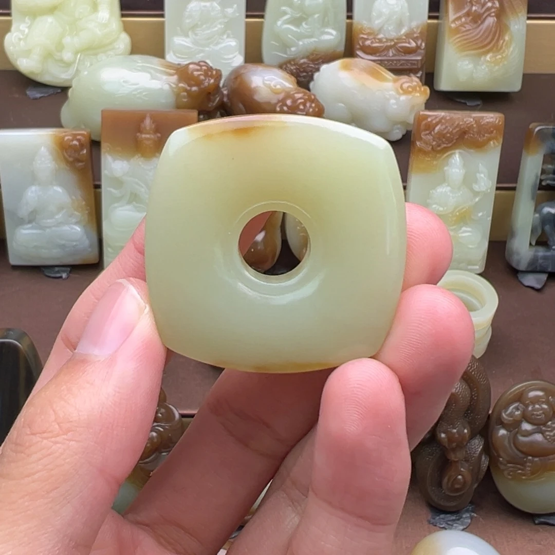 和田玉（糖玉）未镶嵌颈饰