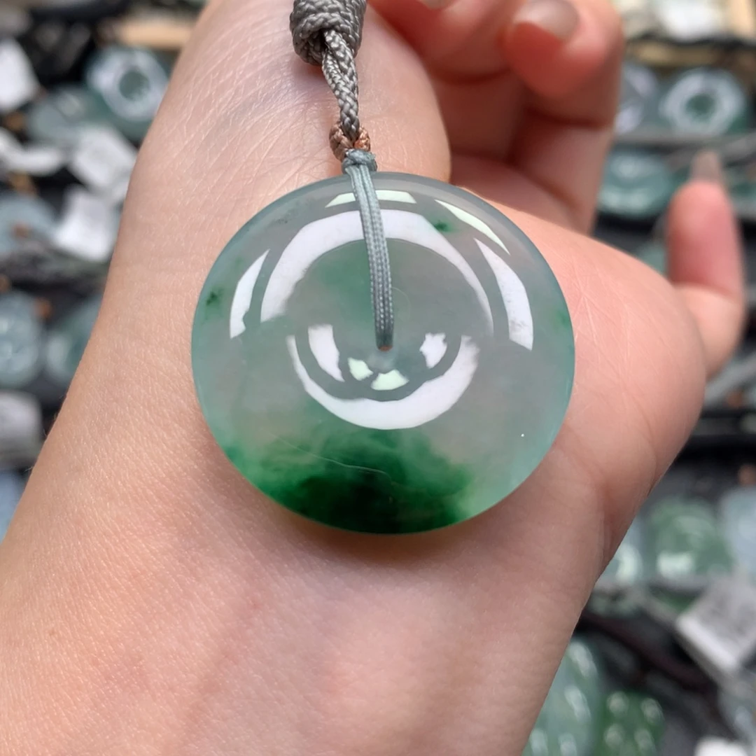 翡翠颈饰未镶嵌扣子