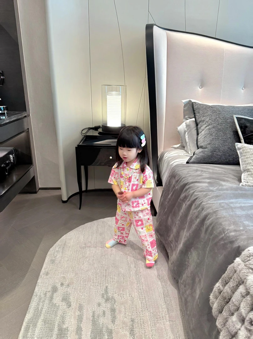 小思家女童2025秋季别致韩版粉色卡通猫印花上衣休闲裤家居服套装