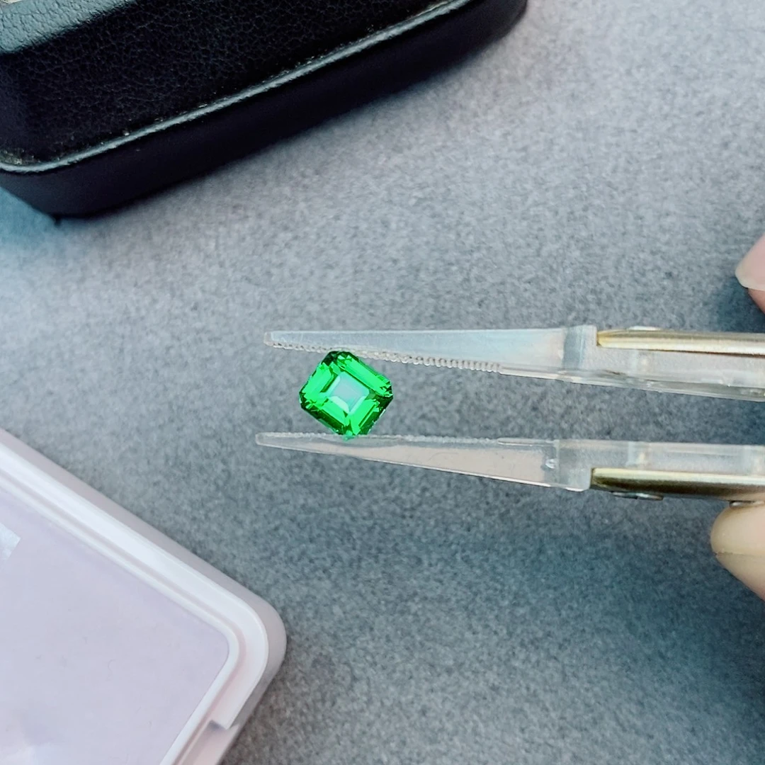 石榴石（沙弗莱）珠宝半成品未镶嵌1.07ct 卡扎尼
