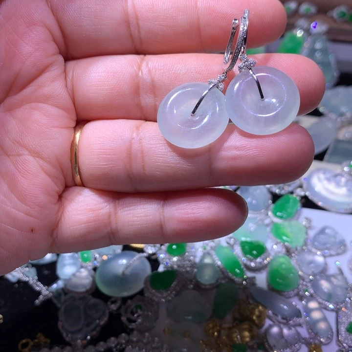 翡翠18K金镶嵌耳饰