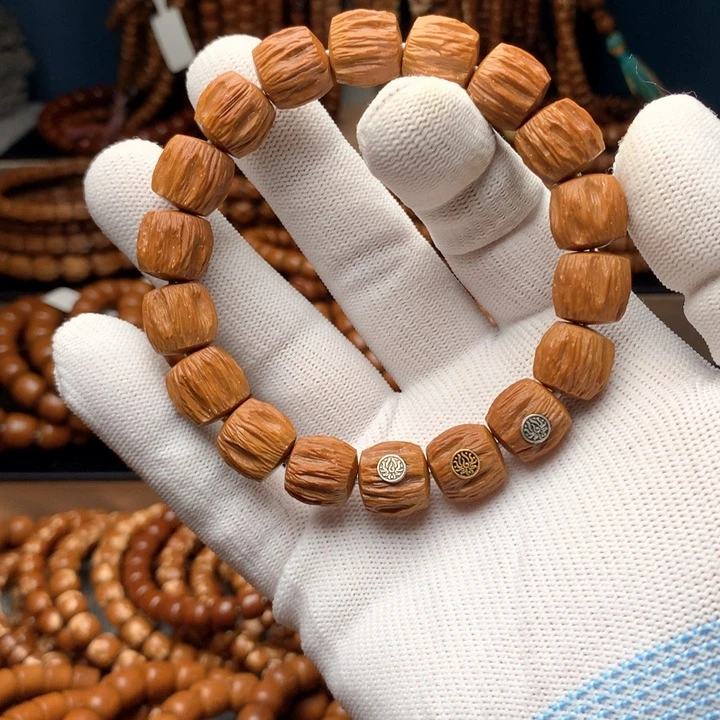 非金属木质紫金鼠13.2×12.2雕刻栢香单圈黄金甲