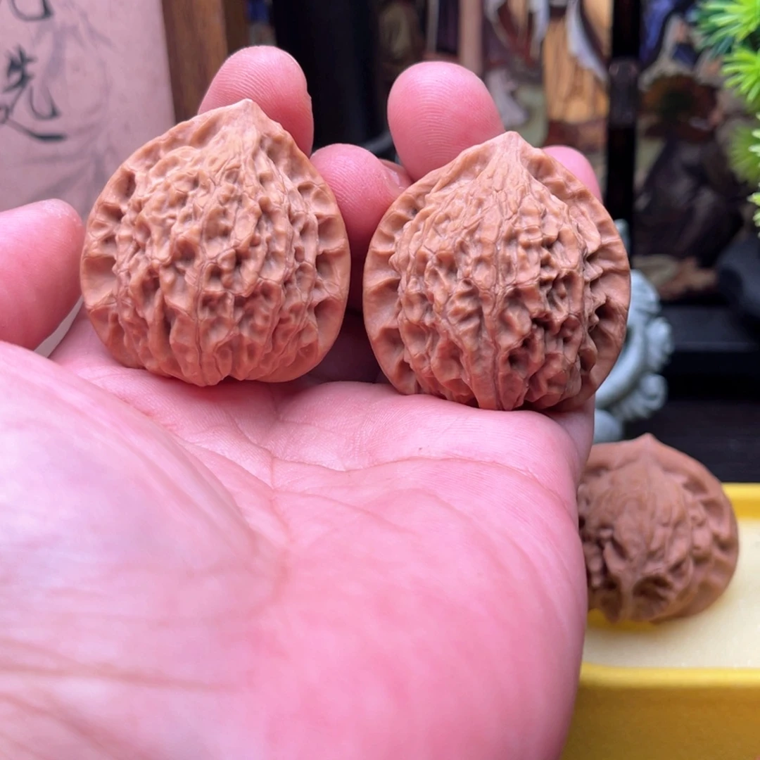 文玩核桃吊坠38金牛