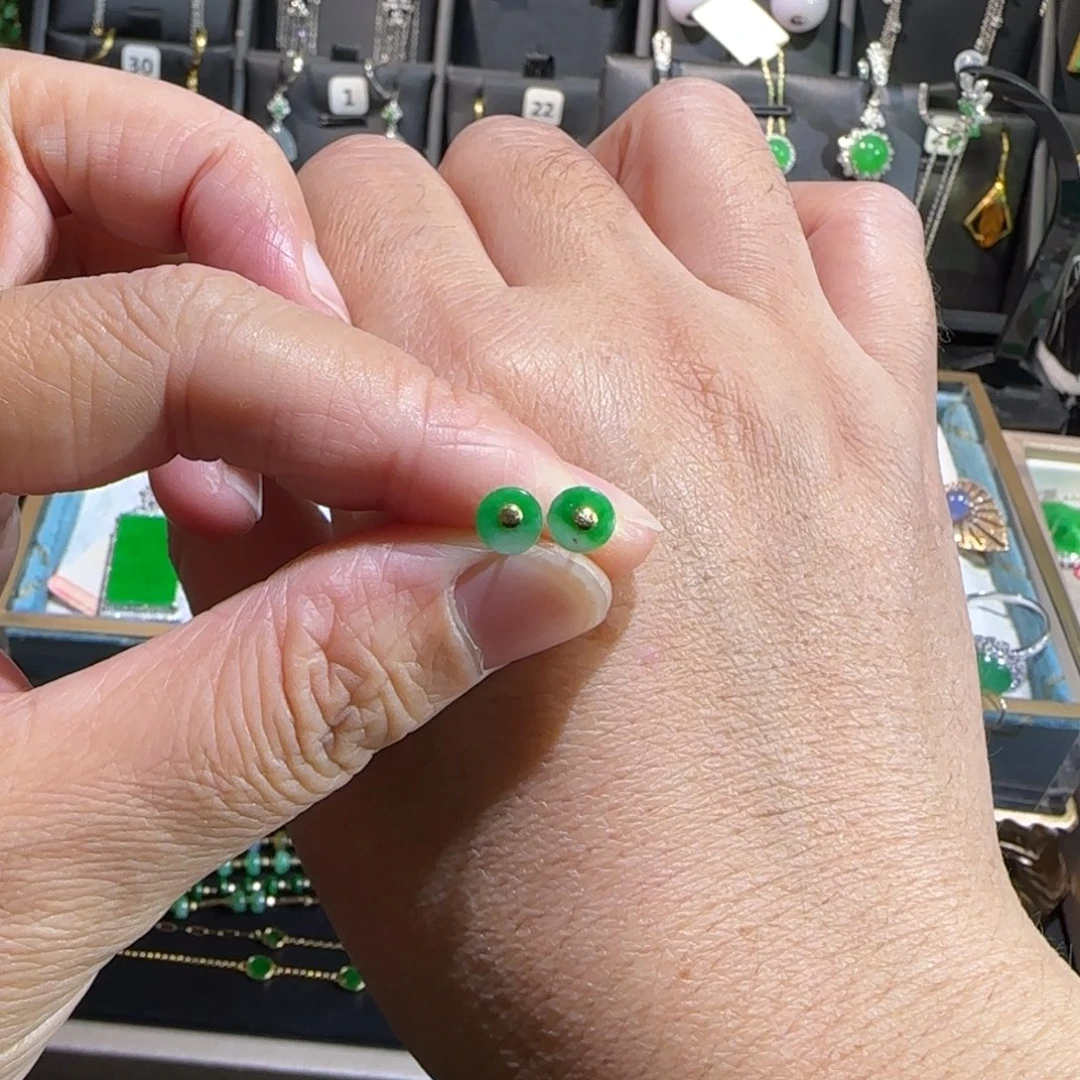 翡翠18K金镶嵌颈饰耳钉