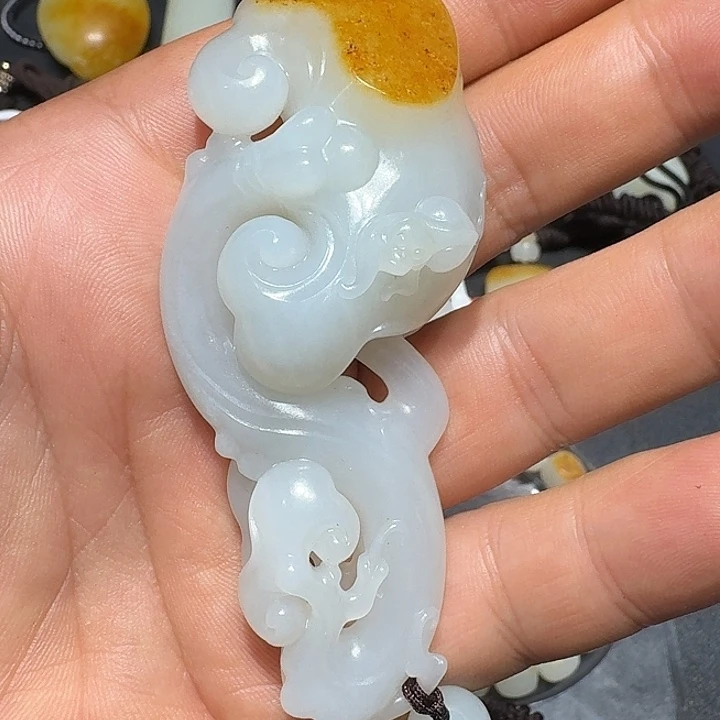和田玉（糖玉）未镶嵌把件