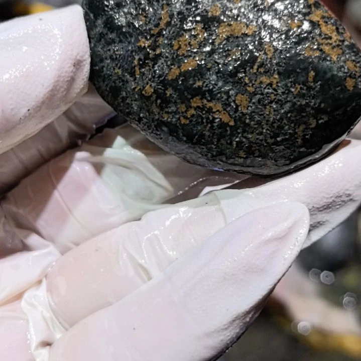 白***汐藏玉药王石原石一个摆件