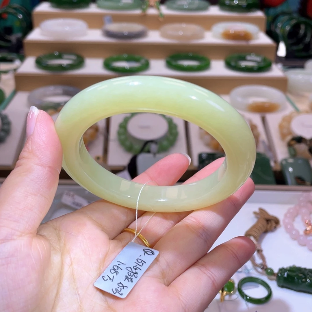 颈饰未镶嵌和田玉收藏级黄口手镯57/58