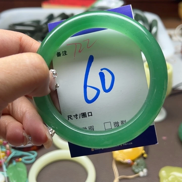 石英质玉未镶嵌颈饰
