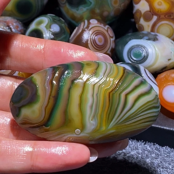 S***.玛瑙/玉髓未镶嵌珠宝奇石