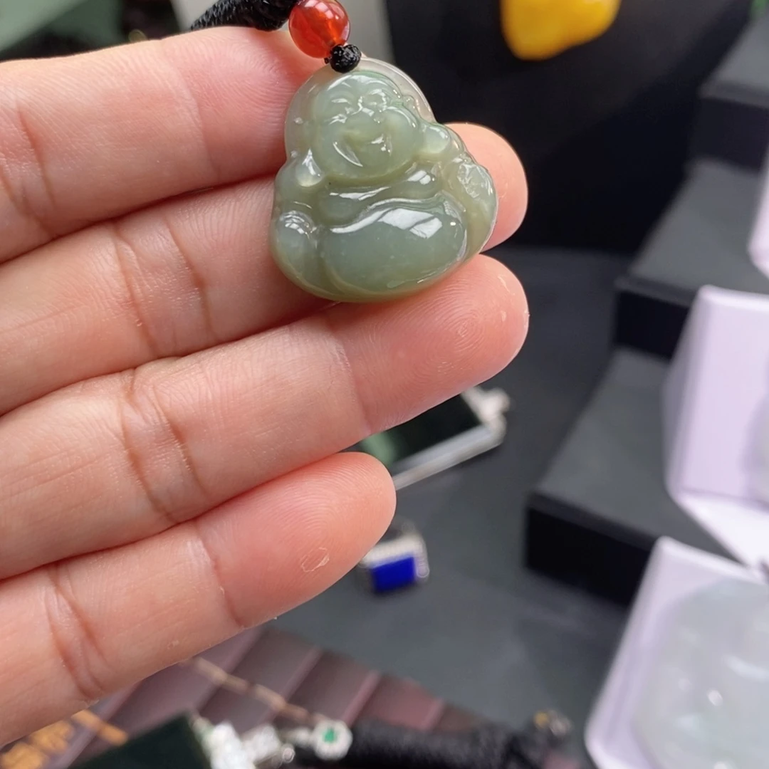 颈饰未镶嵌和田玉（青白玉）