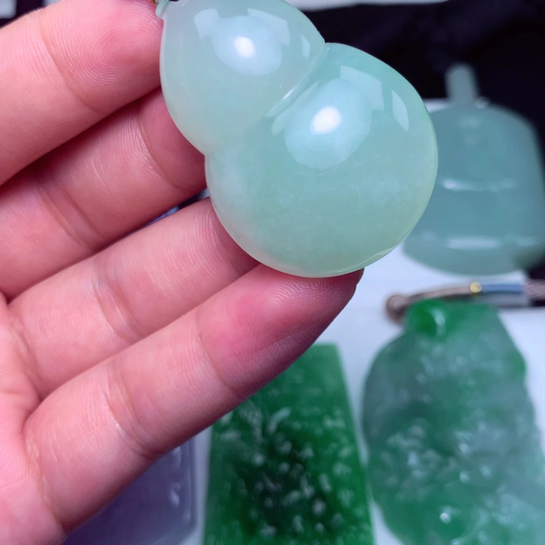 翡翠未镶嵌颈饰天然A货翡翠