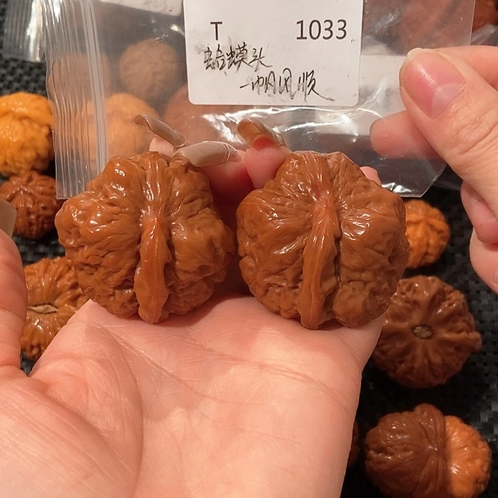 文玩核桃吊坠2****？蛤蟆头43.8